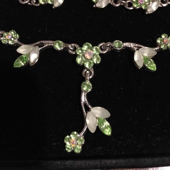 Necklace and bracelet set - Picture 3 of 4