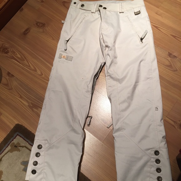 Beautiful CAPP3L snowboarding pants.