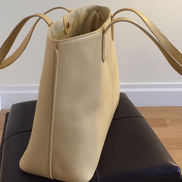 Essential Tote - Picture 2 of 4