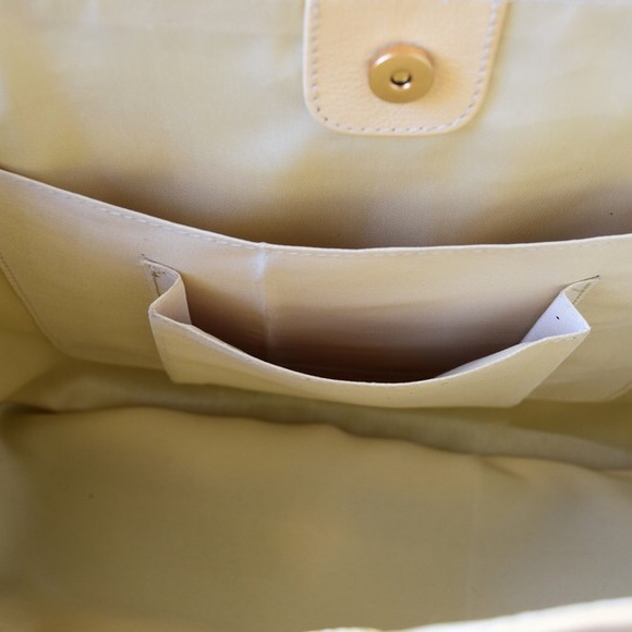 Essential Tote - Picture 3 of 4