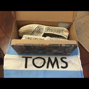 Toms