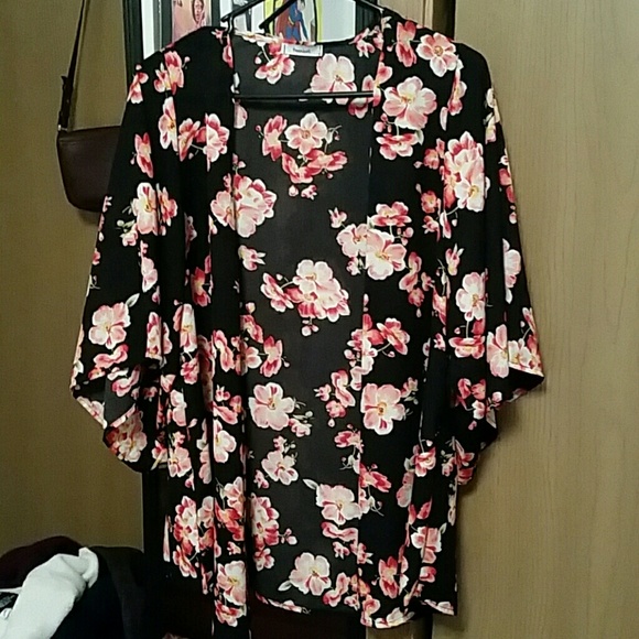 Floral kimona - Picture 2 of 3