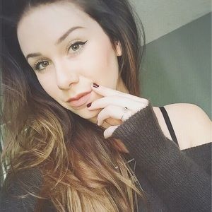 Meet your Posher, Lydia