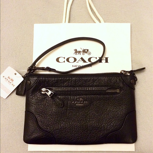 🎉3/14 HOST PICK🎉 NWT Coach Mickie Wristlet