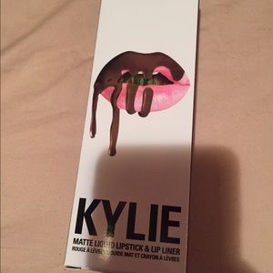 Kylie Jenner lip kit true brown k