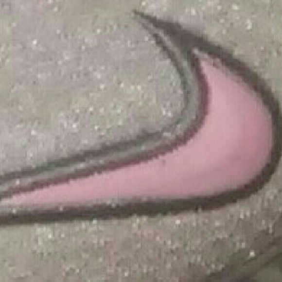 Running shoes - Picture 3 of 3