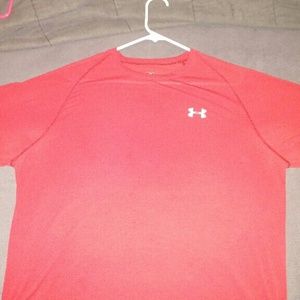 UNDER ARMOUR-HEAT GEAR RED TSHIRT