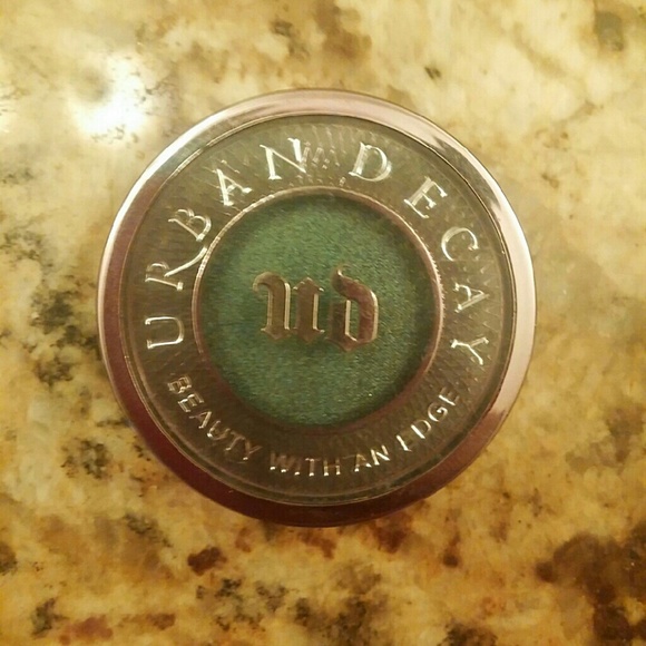 🚫SOLD ON MERC🚫Urban Decay "Hijack" eyeshadow - Picture 4 of 4