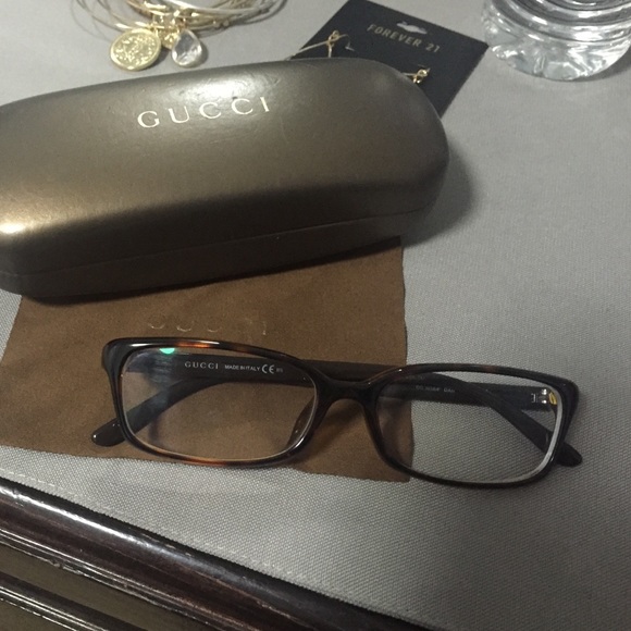 Gucci eyeglasses marked down firm on price