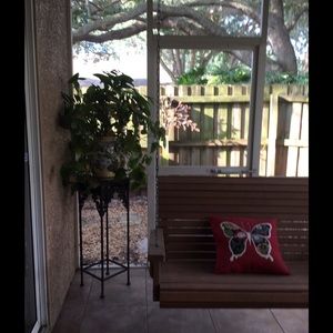 Meet your Posher, Connie