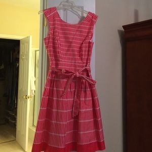 Sleeveless dress with a V back