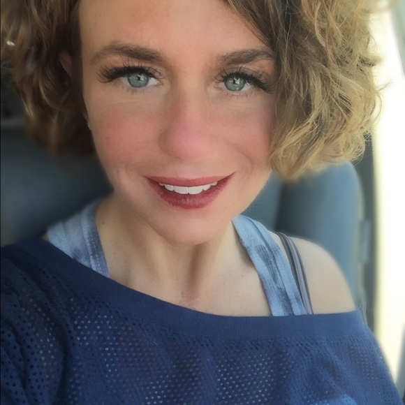 Meet your Posher, Jennifer - Picture 2 of 5