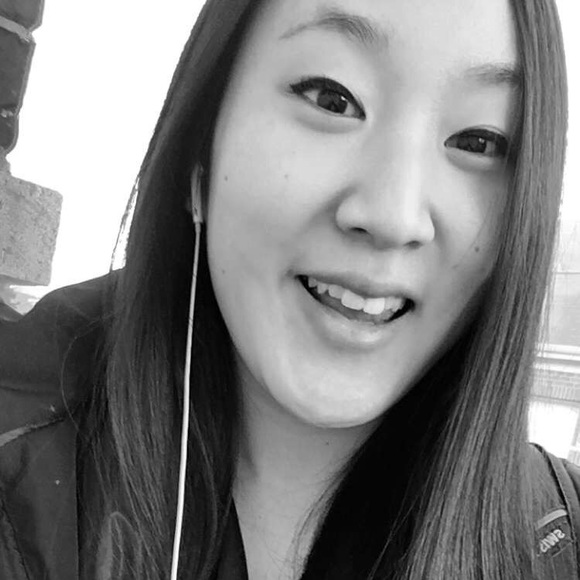 Meet your Posher, Emily - Picture 2 of 2