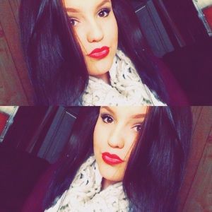 Meet your Posher, Mia