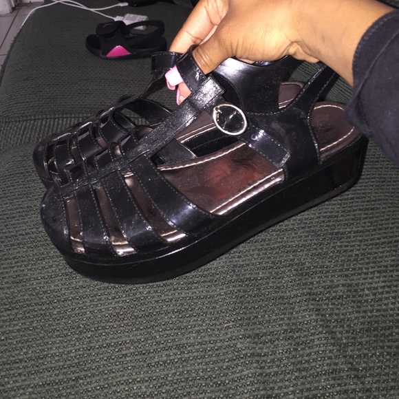 Black platform jellys