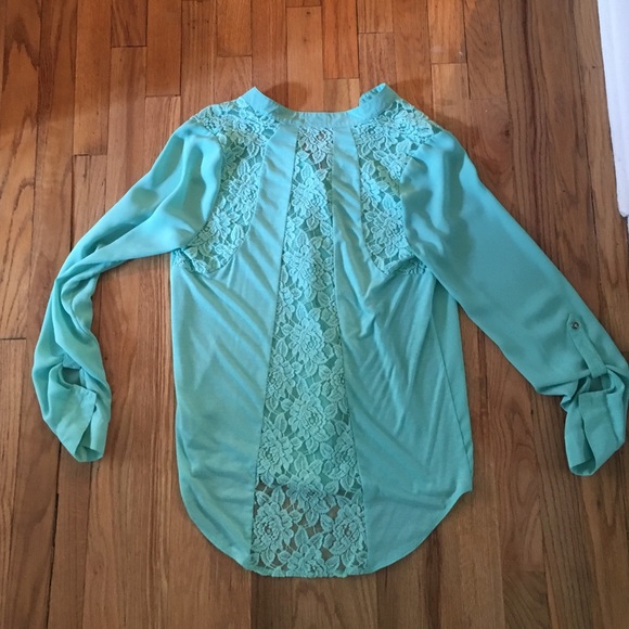 Laced back blouse - Picture 2 of 2