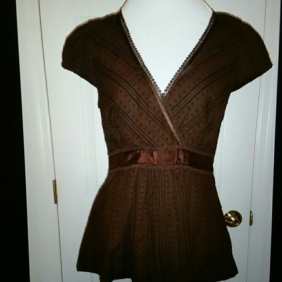 Odille v-neck top with side zip