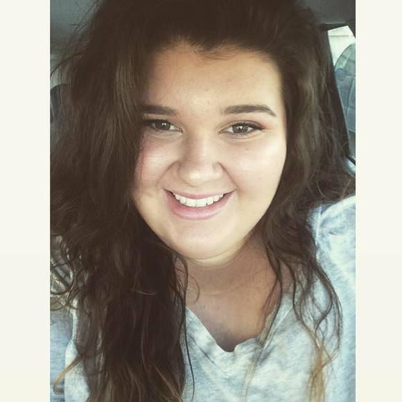 Meet your Posher, Olivia - Picture 1 of 1