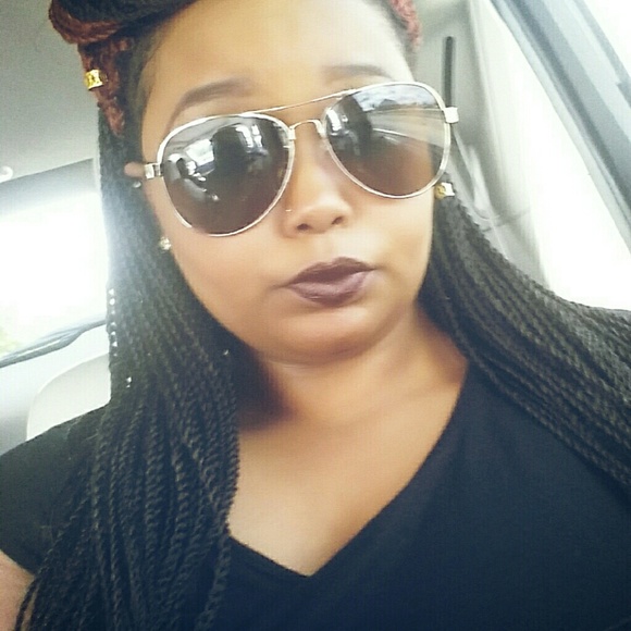 Meet your Posher, Lashona - Picture 1 of 1