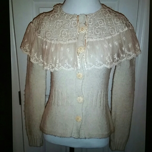 Cream sweater with lace detachable collar - Picture 1 of 1