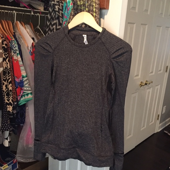 Lululemon size small gray long sleeve shirt