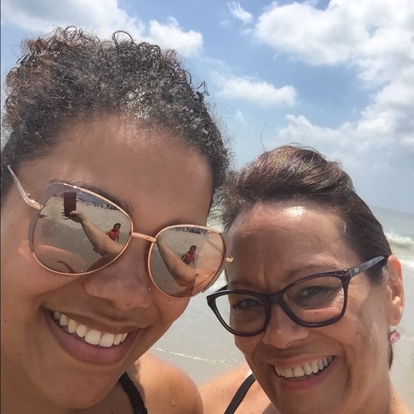 Meet your Posher, Cyndi My family is EVERYTHING!!! - Picture 2 of 7