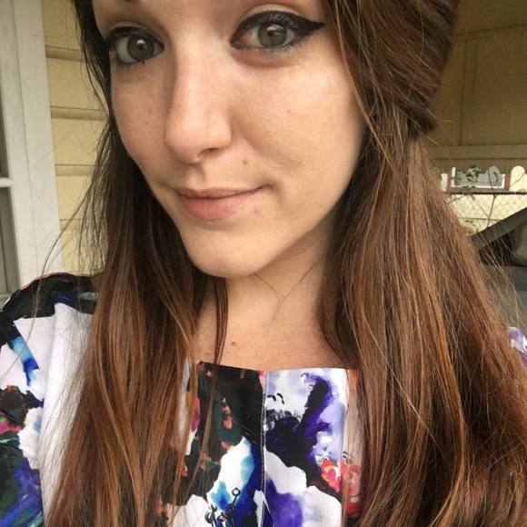 Meet your Posher, Lindsey - Picture 3 of 3