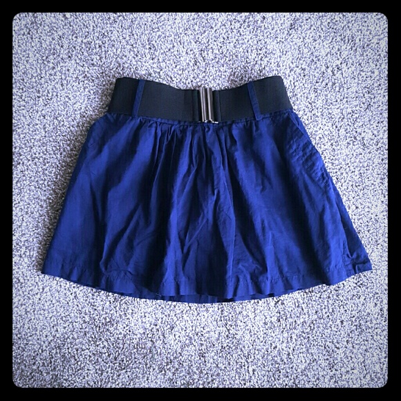 Dark blue skirt with belt