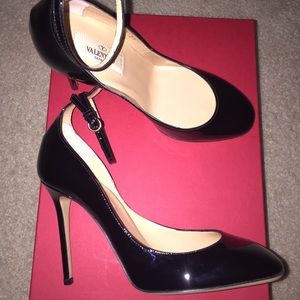 Valentino black patent round-toe Tango pump