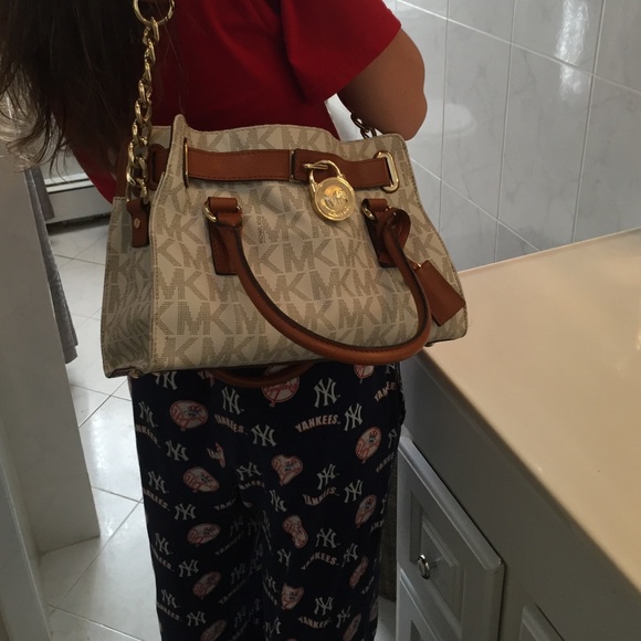 Hamilton Michael Kors Satchel - Picture 3 of 3