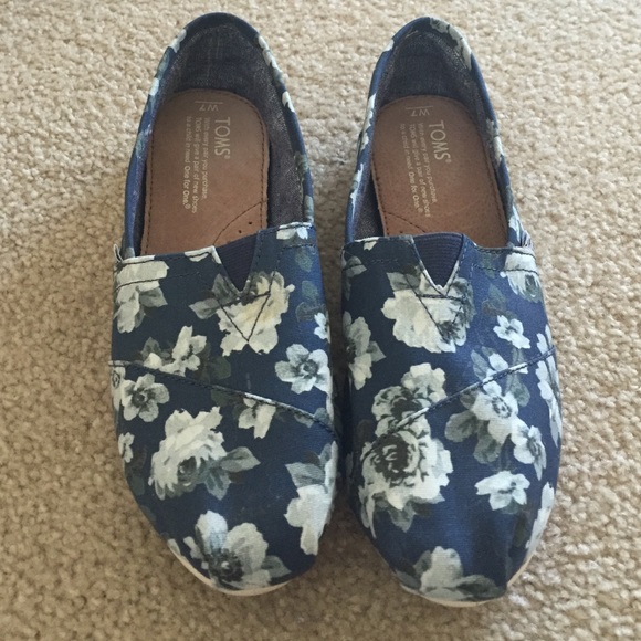 SOLD Toms shoes