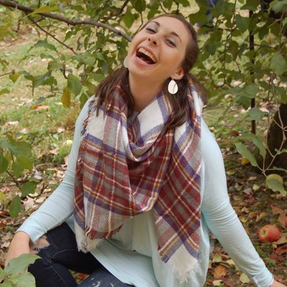 Meet your Posher, Elizabeth rose