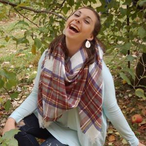 Meet your Posher, Elizabeth rose