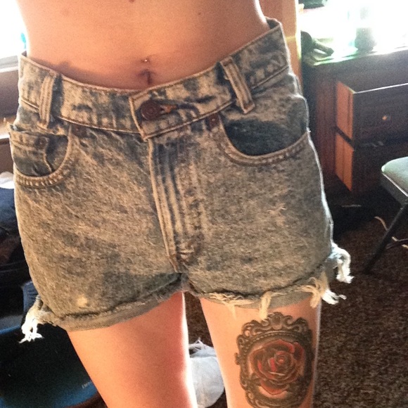 Levi high waisted shorts