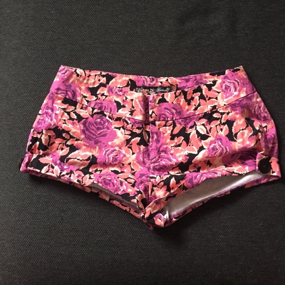 Floral summer shorts - Picture 1 of 3