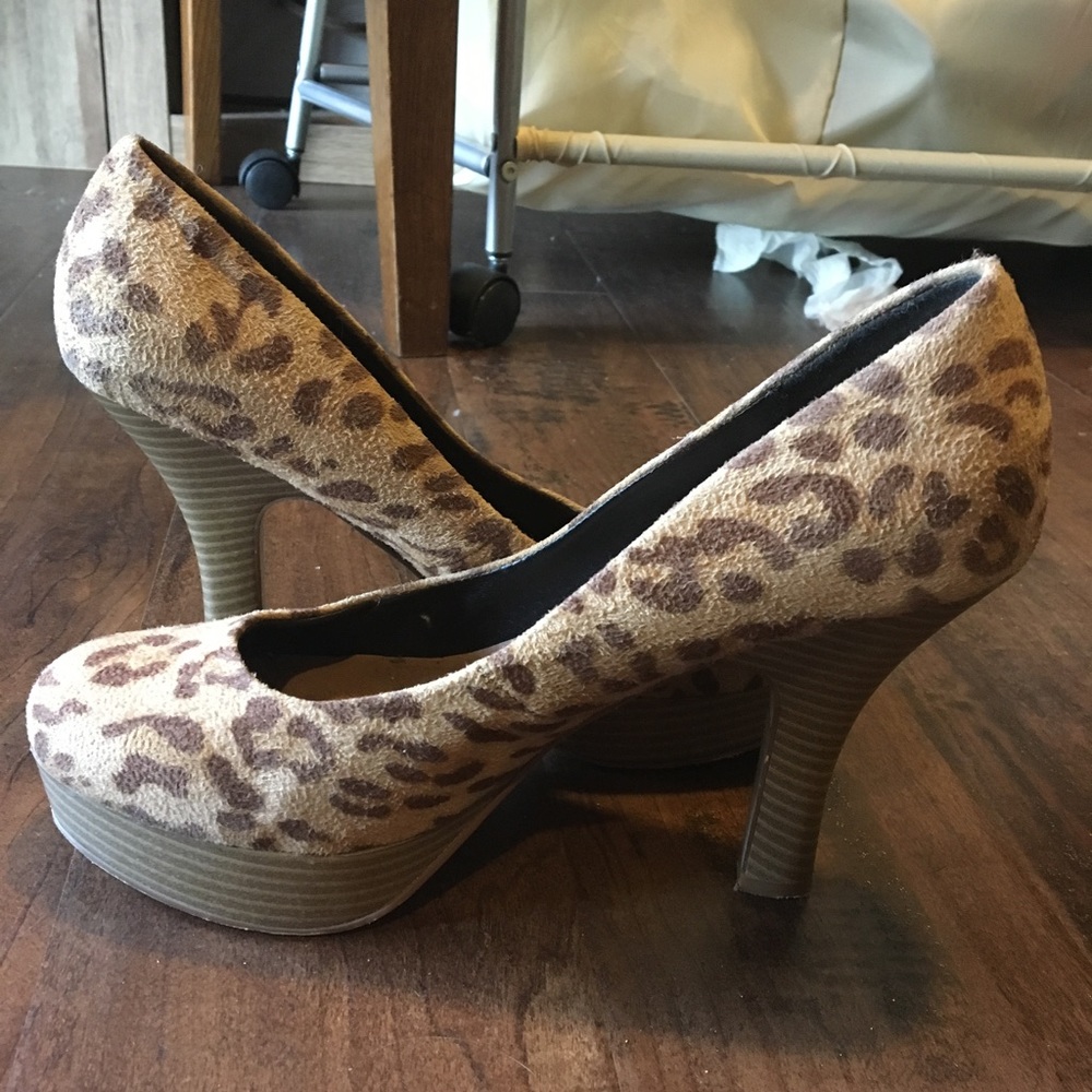 Suede cheetah Pumps by Guess
