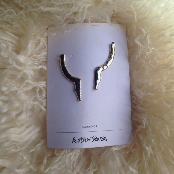 🐰 HOLIDAY SALE 🐰 NWT & Other Stories Ear Cuffs