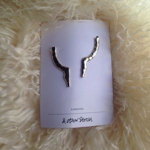 🐰 HOLIDAY SALE 🐰 NWT & Other Stories Ear Cuffs