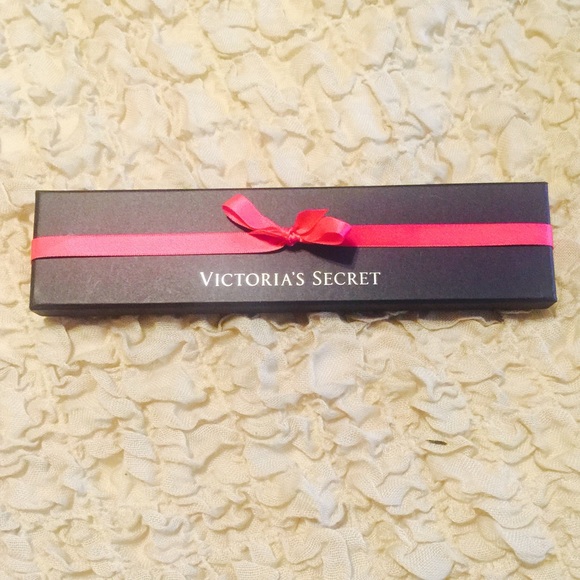 NEW. Victoria Secret Bracelet - Picture 3 of 4