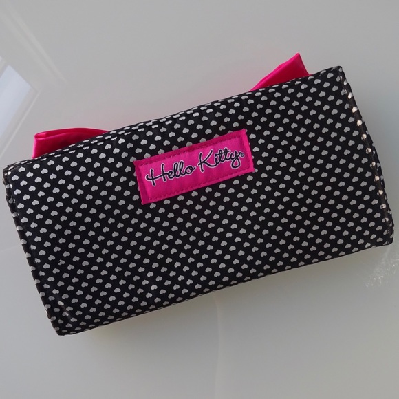 Last Chance! Hello Kitty Clutch - Picture 2 of 4