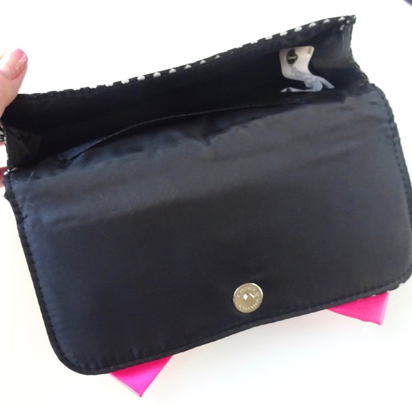 Last Chance! Hello Kitty Clutch - Picture 3 of 4