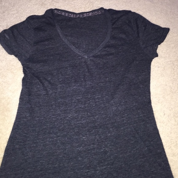 Charcoal grey under armor tshirt