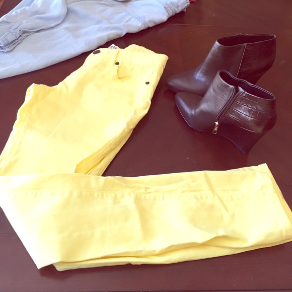 Cute yellow pants-- just a little too big