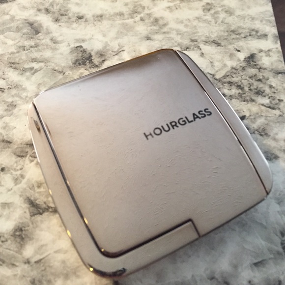 Hourglass Ambient Lighting Blush in Diffused Heat