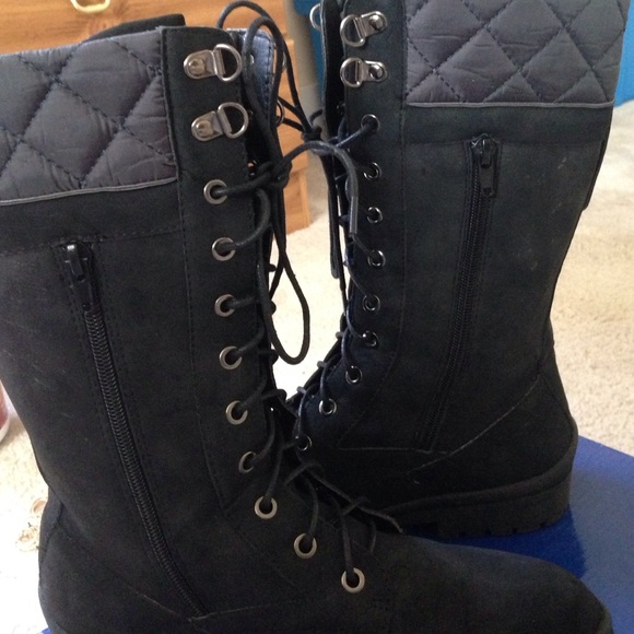 Black mid high boots - Picture 2 of 3