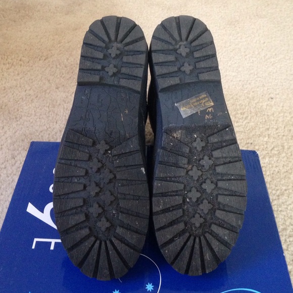 Black mid high boots - Picture 3 of 3