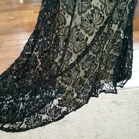 Beaded lace gown - Picture 3 of 5
