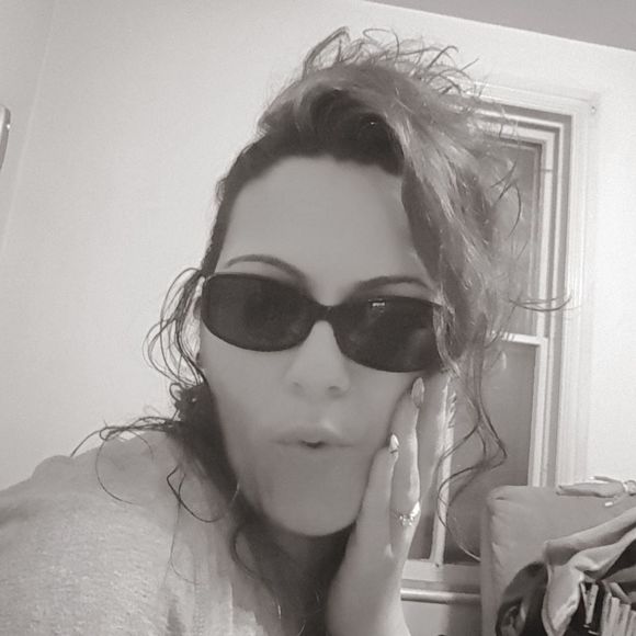 Meet your Posher, Crystal