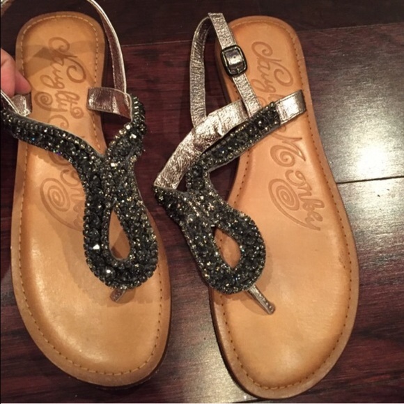 ISO!!! Please help I want another pair!!!
