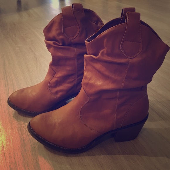 Western Faux Tan Leather Boots | 9
